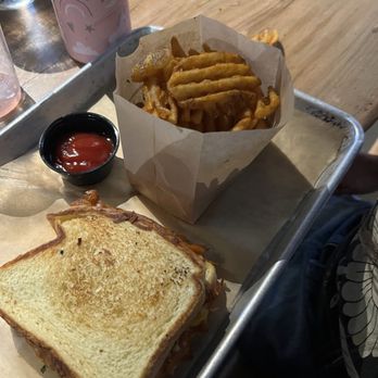 Craft by Smoke & Fire - Pasadena - Kids grilled cheese and waffle fries - Barbeque Near Me - Pasadena, California