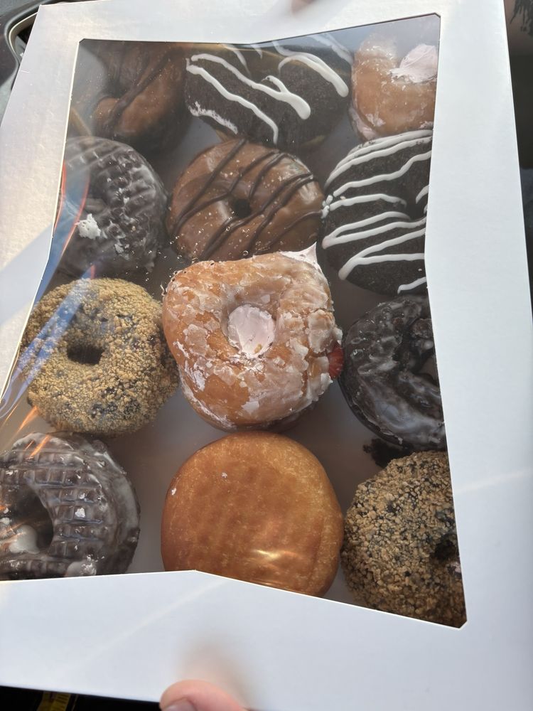 Brothers Donuts Logo