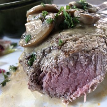 Pronto - Detail of entrecôte. Meat could be tad rarer but was very tender. Mushroom butter gravy rich & flavorful. - Italian Near Me - Leuven, VBR Pronto - Detail of entrecôte. Meat could be tad rarer but was very tender. Mushroom butter gravy rich & flavorful. - Italian Near Me - Leuven, VBR