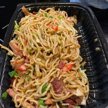 Zippy's Kailua - The noodles were really oily, wet, and salty. Yuck - Diners Near Me - Kailua, Hawaii