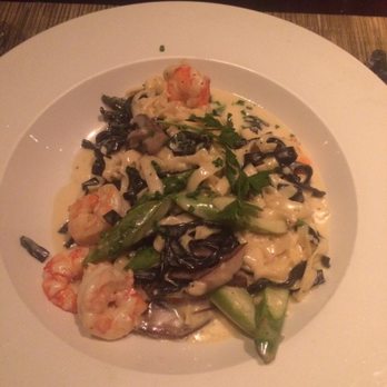 Bodega Malbec - Seasonal special - mixed linguine in a cream sauce with asparagus, portobello mushrooms, langoustino, and asparagus - Argentine Near Me - Toluca Lake, California Bodega Malbec - Seasonal special - mixed linguine in a cream sauce with asparagus, portobello mushrooms, langoustino, and asparagus - Argentine Near Me - Toluca Lake, California