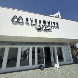 EVERWHITE SMILE BOUTIQUE - Teeth whitening & Oral wellness