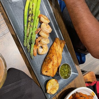 Barnwood - Manteca - Salmon with asparagus and grilled shrimp - Barbeque Near Me - Manteca, California