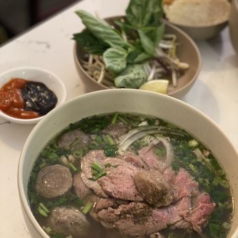 Em Vietnamese Bistro - Beef pho - Vietnamese Near Me - Brooklyn, New York Em Vietnamese Bistro - Beef pho - Vietnamese Near Me - Brooklyn, New York