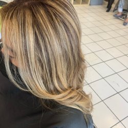 D'Carlo Hair Salon - Close Look of the front area