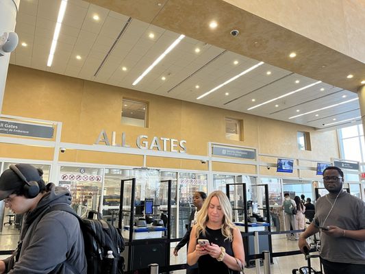 Hartsfield-Jackson Atlanta International Airport by null
