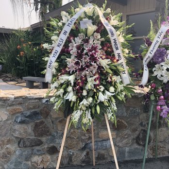 Bee's Flowers - Beautiful flower spray arrangement! Ordered it at 8am it was delivered same day at 11:30am . Wow truly amazed and grateful! - Florists Near Me - San Jose, California