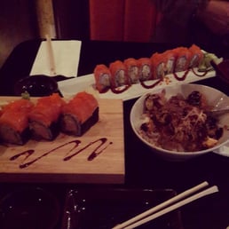 Sumo roll and arroz especial Sumo roll and arroz especial