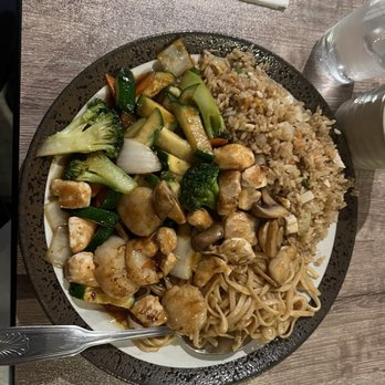 Chiba Japanese Restaurant - Chicken and scallops hibachi, very nice size portion! - Japanese Near Me - Darien, Illinois Chiba Japanese Restaurant - Chicken and scallops hibachi, very nice size portion! - Japanese Near Me - Darien, Illinois