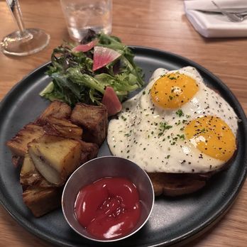 Earls Kitchen + Bar - Steak & Eggs - New American Near Me - Nashville, Tennessee Earls Kitchen + Bar - Steak & Eggs - New American Near Me - Nashville, Tennessee