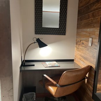 Salish Lodge & Spa - Desk area - Day Spas Near Me - Snoqualmie, Washington
