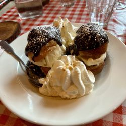 La Ferme à Dédé - Profiteroles. Sadly not that good as the puff pastry was too hard