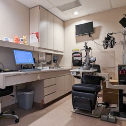 Barnet Dulaney Perkins Eye Center - Interior image BDP - Thunderbird exam lane