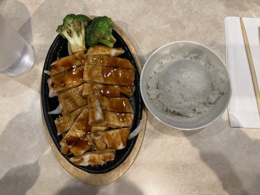 Maru Sushi by null