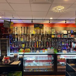 I'M Convenience & Smoke Center - Interior