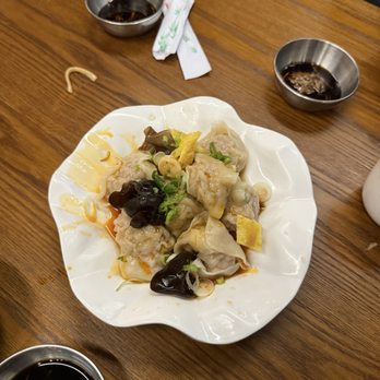 Din Ding Dumpling House - Shrimp & Pork Wonton with Spicy Sauce - Dim Sum Near Me - Union City, California Din Ding Dumpling House - Shrimp & Pork Wonton with Spicy Sauce - Dim Sum Near Me - Union City, California