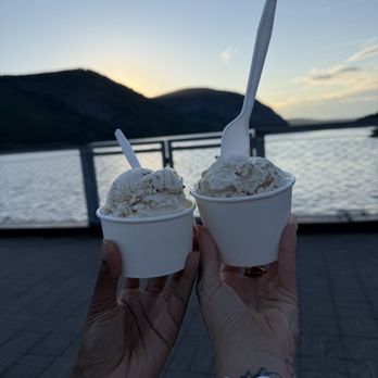 Moo Moo's Creamery - Ice Cream & Frozen Yogurt Near Me - Cold Spring, New York