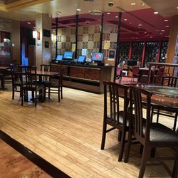 Lucky 8 Asian Bistro - Dining area