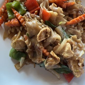 BKK Thai Kitchen - Drunken Noodle w Chicken - Thai Near Me - Carlsbad, California