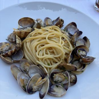 Trattoria da Armandino - Spaghetti alla vongole - Italian Near Me - Praiano, SA Trattoria da Armandino - Spaghetti alla vongole - Italian Near Me - Praiano, SA
