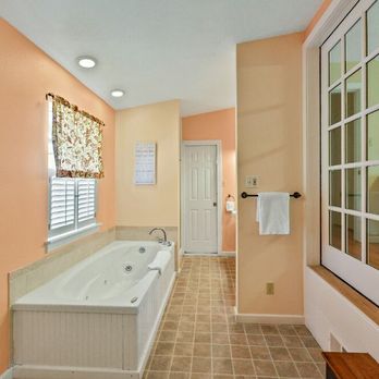 Gruene River Guest House - Master bathroom in the farm house comes with a jetted tub and shower. - Guest Houses Near Me - New Braunfels, Texas Gruene River Guest House - Master bathroom in the farm house comes with a jetted tub and shower. - Guest Houses Near Me - New Braunfels, Texas