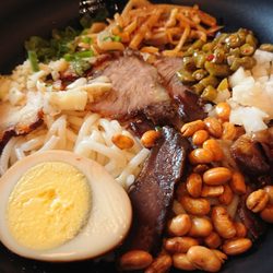 Bagui Rice Noodles - 102 Noodle with marinated pork in sauce