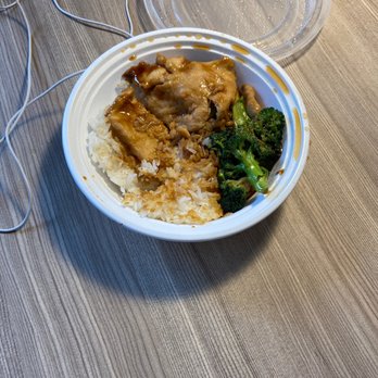 New Star - a bowl of food on a table - Chinese Near Me - Hellertown, Pennsylvania