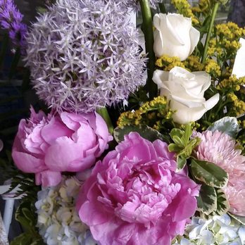 Flowers In the Country - Gorgeous blooms! - Florists Near Me - Oswego, Illinois Flowers In the Country - Gorgeous blooms! - Florists Near Me - Oswego, Illinois