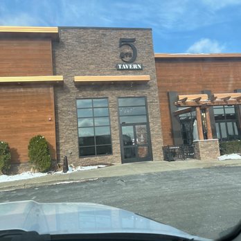 5th Tavern - Front of the restaurant - New American Near Me - Bloomfield Hills, Michigan