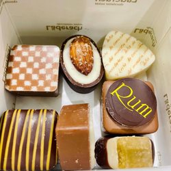 Läderach chocolatier suisse - Assorted chocolates