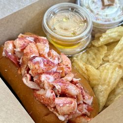 Royal Lobster Beverly Hills - 5oz Roll to go!