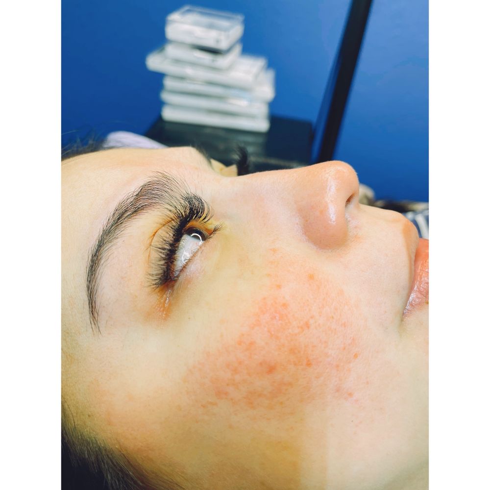 Lashes by Les Logo