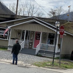 Madison's On Main - Outside of the store