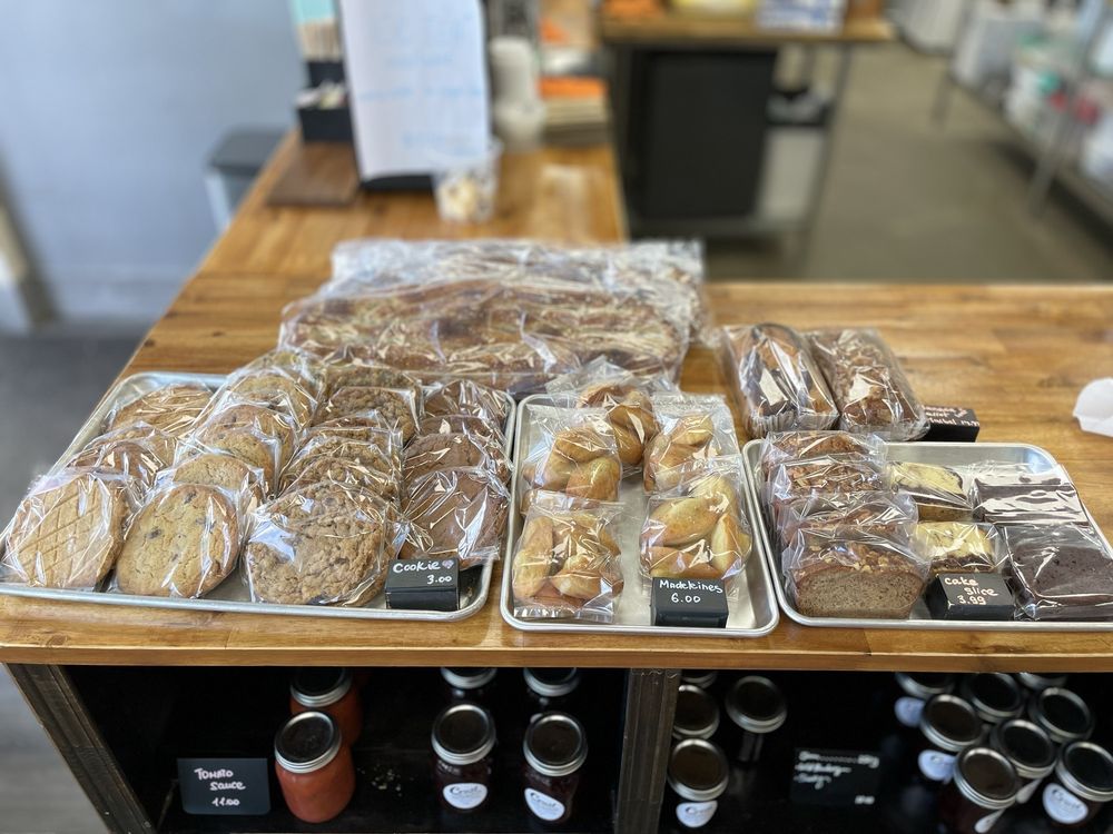 Crust Baking Company Logo