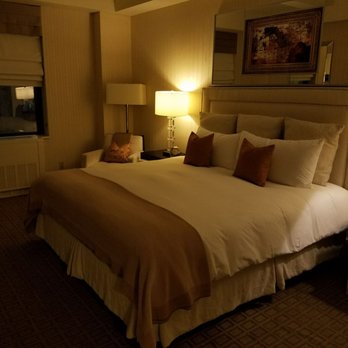 The Benjamin - Comfy king size bed - Hotels Near Me - New York, New York