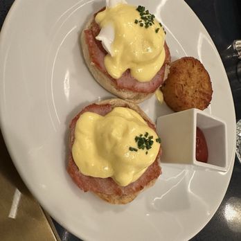Vida - Eggs Benedict (4 stars) - American Near Me - Las Vegas, Nevada