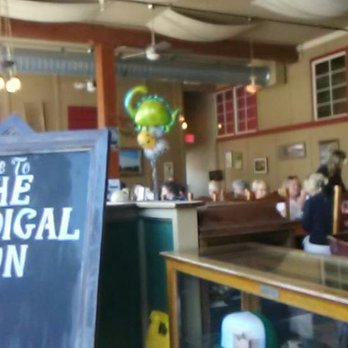 The Prodigal Son Brewery & Pub - Main entry point looking at the dinning area. - Pubs Near Me - Pendleton, Oregon