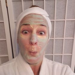 Almond Tree Spa - Green Apple Mask purifies skin and removes blackheads and whileheads.