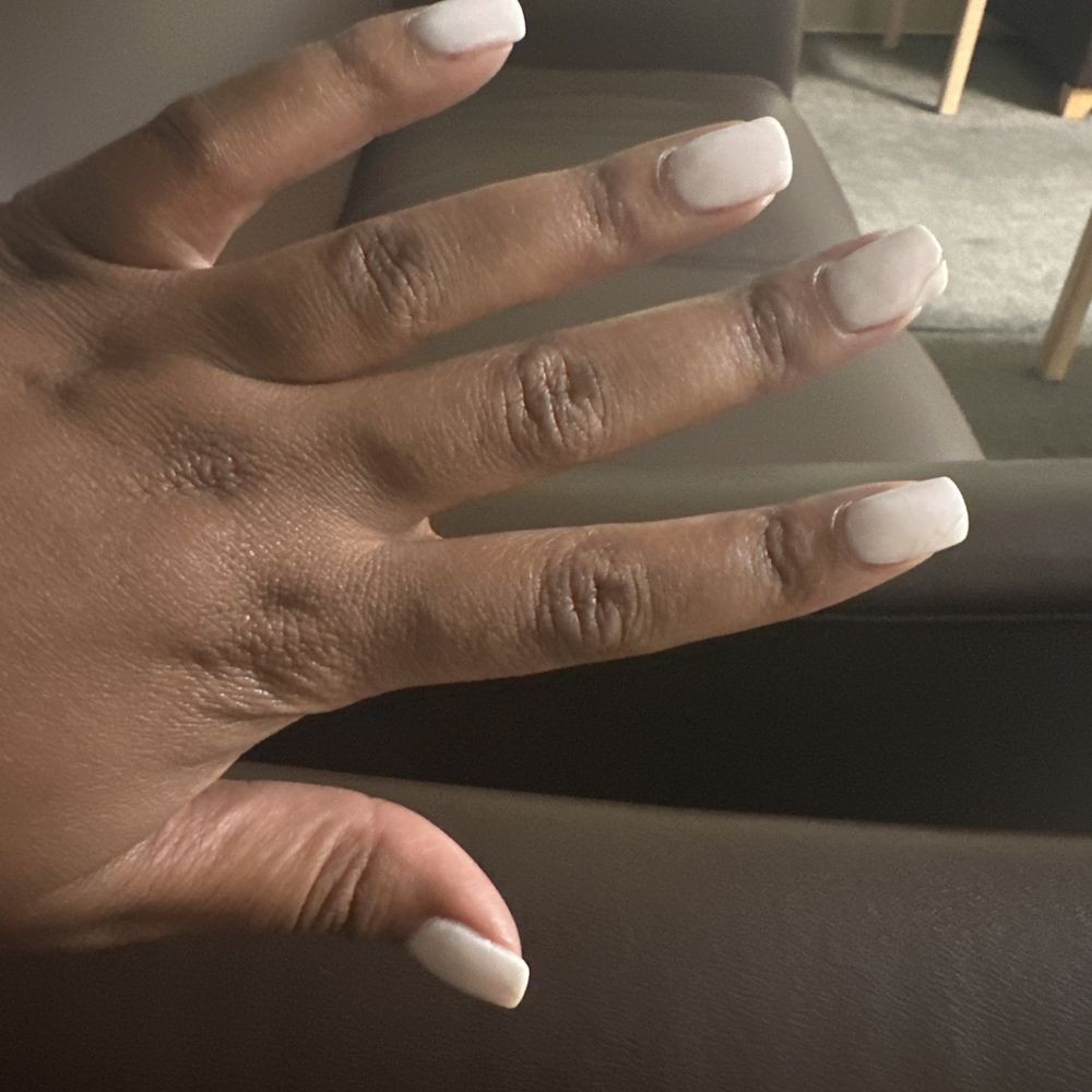 Bedazzled Nail Bar - Not even a week old , this is why people prefer uv light!!! - Nail Salons Near Me - Fairfield, California
