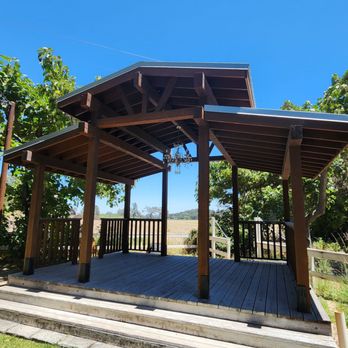 Four Lanterns Winery - Wineries Near Me - Paso Robles, California