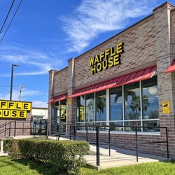 Waffle House - Closer view from Tamiami Trail.