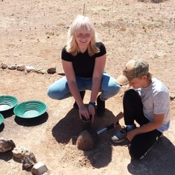 Pay Streak Gold Panning And Prospecting Adventures - Dig'n for Gold in the Pay Streak wash