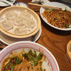 Nan Xiang Soup Dumplings - Shredded beef and pepper noddles (no soup) Chicken stir-fried UDon Vegetable dumplings