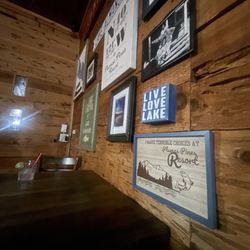 Plumas Pines Resort - Bar decor