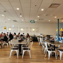 Eggs Up Grill - Busy but the service was quick