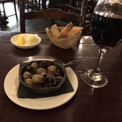 Cenetta - Garlic spicy pulses and a glass of Sangiovese.