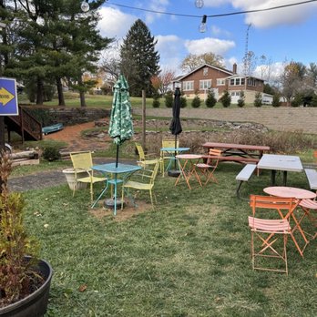Kelley Farm Kitchen - Outdoor seating. - Vegan Near Me - Harpers Ferry, West Virginia Kelley Farm Kitchen - Outdoor seating. - Vegan Near Me - Harpers Ferry, West Virginia