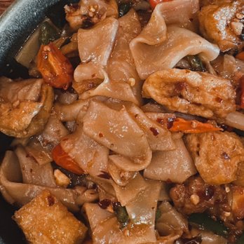 Tiki Thai - Drunken Noodles with Tofu - Tiki Bars Near Me - Reston, Virginia Tiki Thai - Drunken Noodles with Tofu - Tiki Bars Near Me - Reston, Virginia