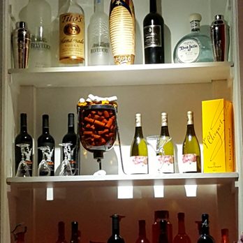 Lola's Lounge - Spanish Near Me - Sacramento, California