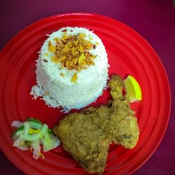 Chicken Rost Pulao 

Chicken roast curry with aromatic pulau rice.